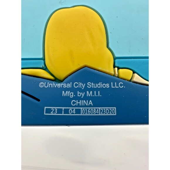 Universal Studios JAWS Keychain – Cute Raft & Sun Design – Licensed Movie Merch - Picture 3 of 5